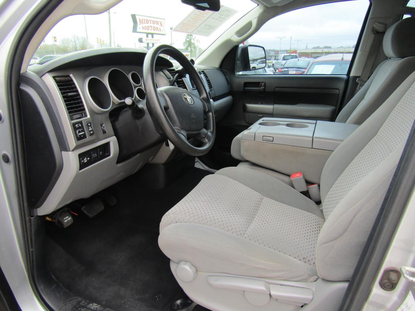 2013 Silver Toyota Tundra Tundra-Grade Double Cab 4.6L 4WD (5TFUM5F16DX) with an 4.6L V8 DOHC 32V engine, Automatic transmission, located at 15016 S Hwy 231, Midland City, AL, 36350, (334) 983-3001, 31.306210, -85.495277 - Photo#3